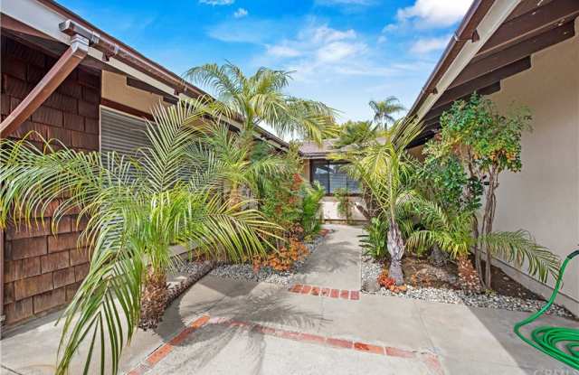 2748 Temple Hills Drive Gallery 4