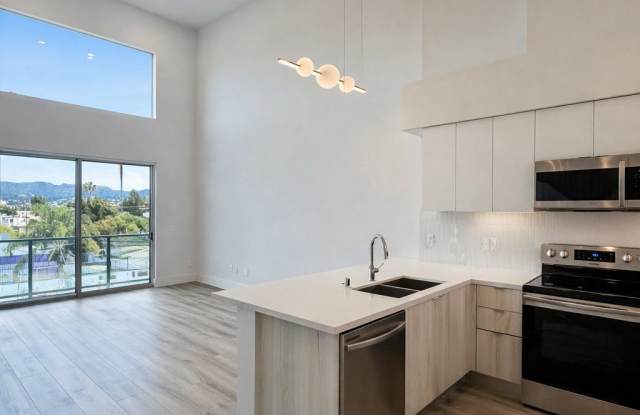 6535 Melrose Ave photos photos