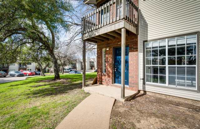 RIVER CROSSING ATX - 2BD/2.5BA - TOWNHOUSE - NEAR DOWNTOWN - NEW INTERIOR - $1495 photos photos