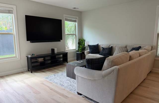 Furnished Updated Home w/ Fenced Yard! Gallery 4