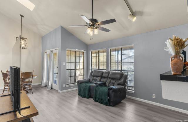 6100 Woodlake photos photos