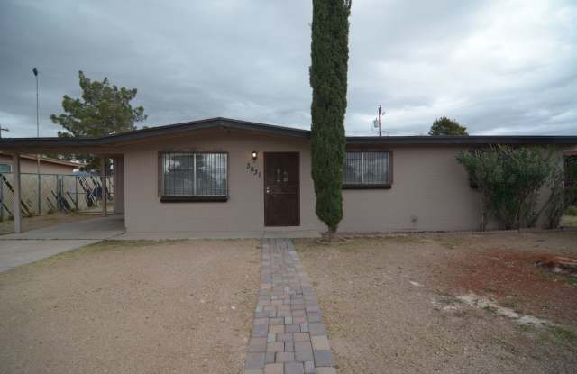 Charming 3 Bedroom 2 Bath Home! South Tucson Location! - 3831 East Nebraska Stravenue, Tucson, AZ 85706