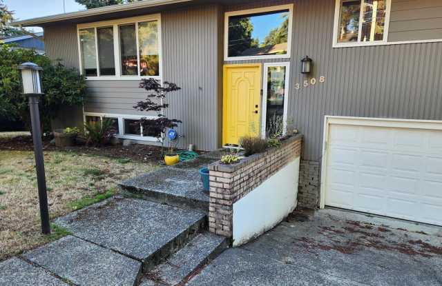 Wonderful 3 bedroom, 1 3/4 bath split level home in University Place! - 3508 66th Avenue West, University Place, WA 98466
