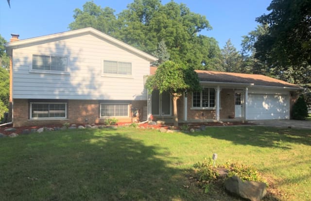 55650 Romeo Plank - 55650 Romeo Plank Road, Macomb County, MI 48042