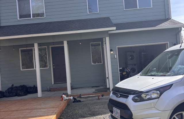 647 N Main Ave photos photos