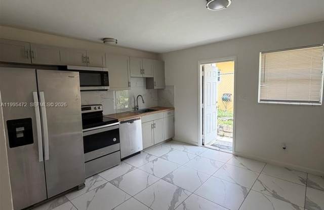 2851 NW 15th Ct photos photos