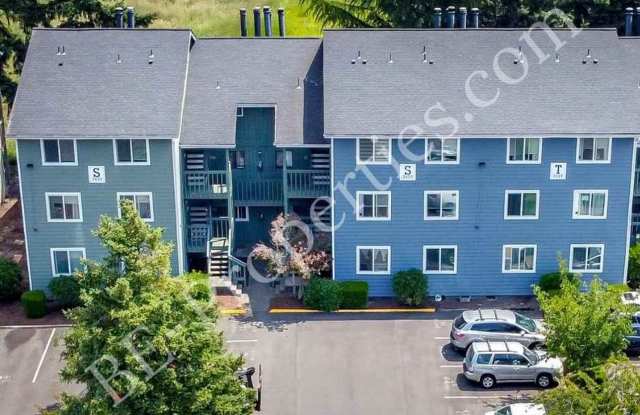 Cozy 1 Bedroom in the By The Green Community. Gallery 3