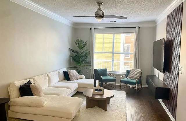 Room in 2 Bedroom Home at Perimeter Summit Blvd Gallery 3