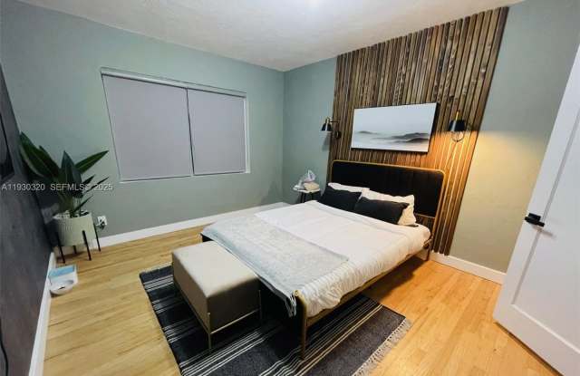 9140 NE 8th Ave photos photos