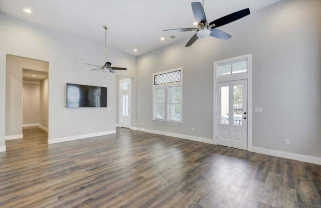 7bed/4bath in West Campus Gallery 4