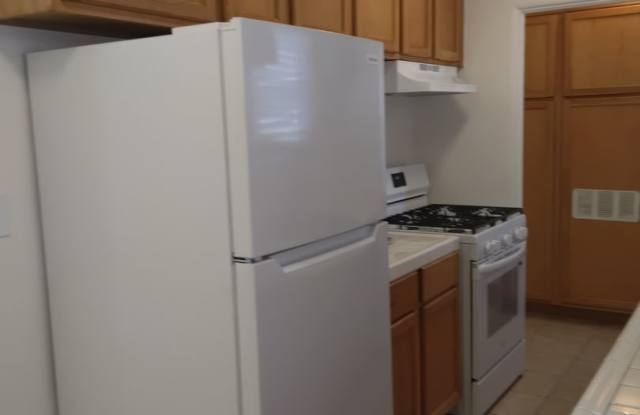 Bright & Spacious Unit in the Heart of Burbank – Utilities Included! photos photos