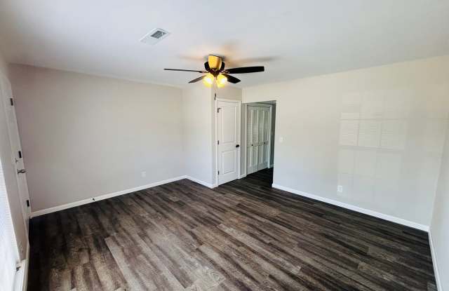 BEAUTIFUL REMODELED 2 BEDROOM 1.5 BATH TOWNHOME Gallery 4