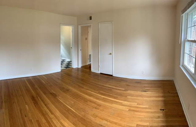 1902 Courtney Dr Gallery 1