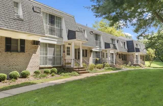 Village on the Green Apartments Gallery 2