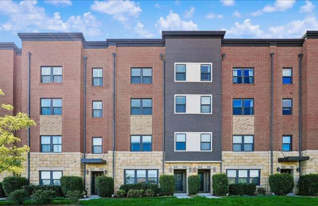 Luxury End-Unit Condo & Garage Near One Loudoun Gallery 1