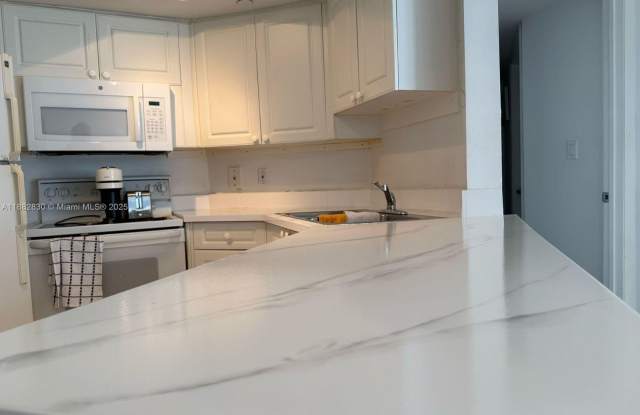 8911 Collins Ave photos photos