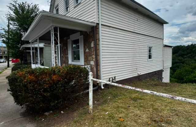 Comfortable 3BR Home in Munhall, Section 8 Considered!! Gallery 4