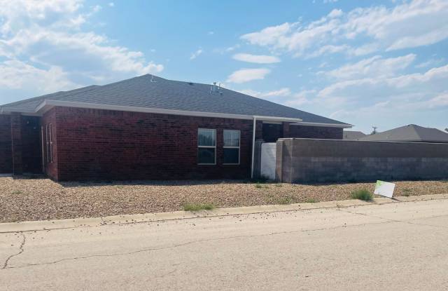 Your Ideal Home: 3 Large Bedrooms, 2 Bathrooms, and a 2-Car Garage! Gallery 3