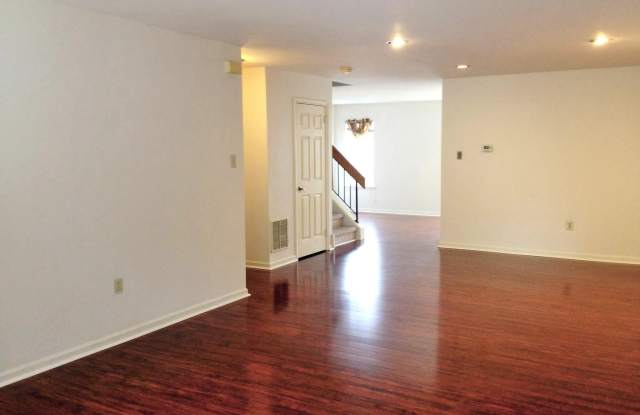 52 QUINCE CIRCLE Gallery 2