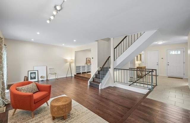 177 E LONG LAKE Road Gallery 3