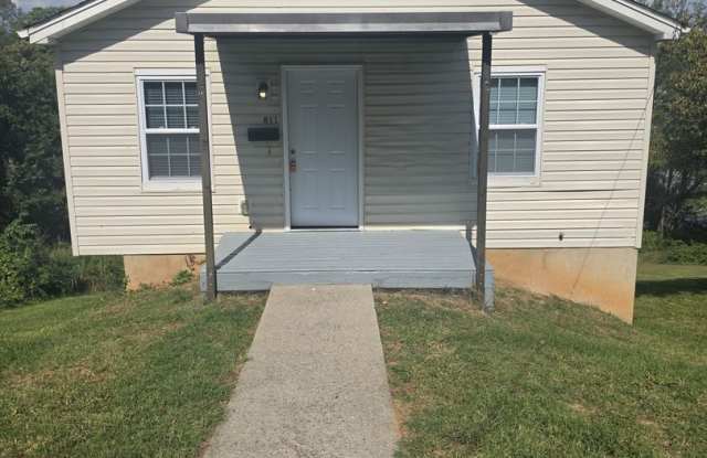 3 br 1 bath House in NW Roanoke Gallery 1