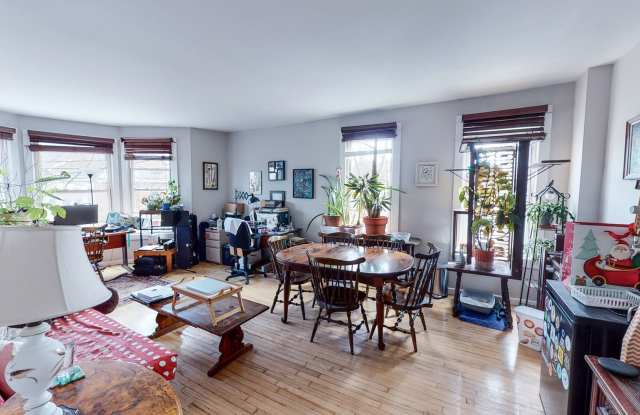 Remodeled 2BR in Victorian | Oversized Living & Dining | Walk to Yale | Massive Walk-In Closet photos photos