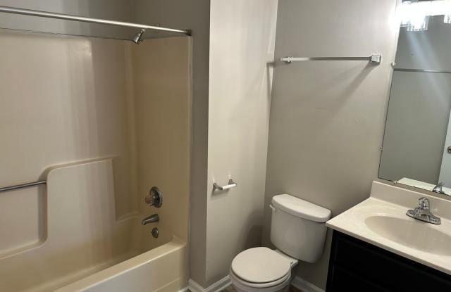 Spacious Two Bedroom Townhome In Kannapolis Gallery 3