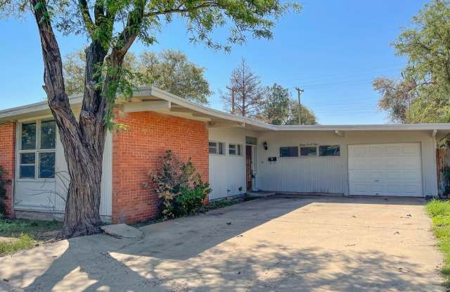 Beautiful Kitchen Waiting to Be Cooked In photos photos