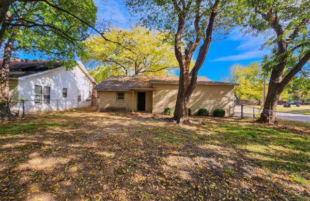 Newly Renovated 3 bedroom 1 bath home in Shawnee Gallery 4