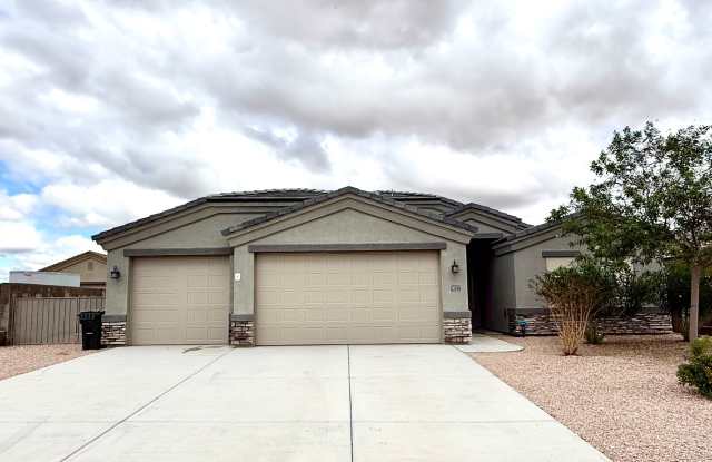 Beautiful 2023-Built 4-Bedroom Home with Solar, Mountain Views & 3-Car Garage Gallery 1