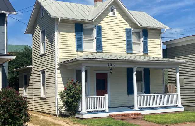 Charming Historic 2 Bedroom/1 Bathroom Home for Rent in Downtown Culpeper photos photos