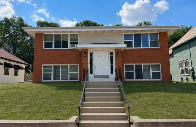 Updated 2-Bedroom NE Minneapolis Apartment with/ Off-Street Parking! Gallery 1