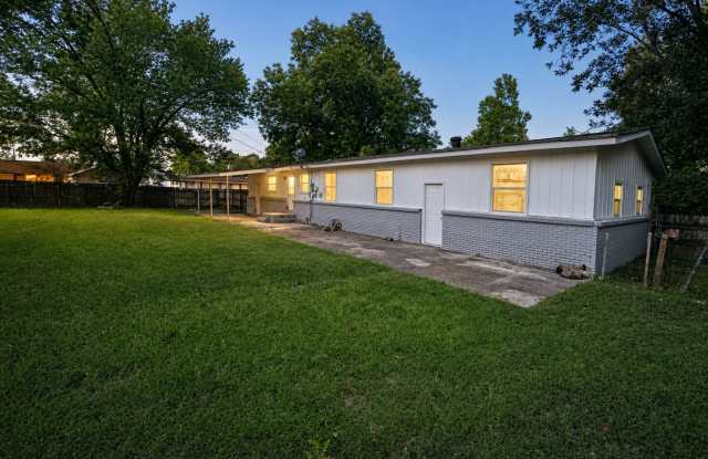 3BR Huntsville Home | 1244 SF | Available Now! Gallery 3