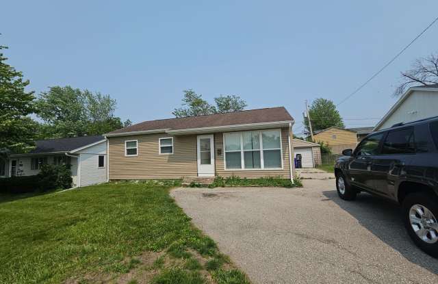 NE 2 bedroom 1 bath with fenced yard, near public park/pool photos photos
