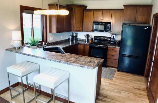 Beautifully Furnished 4 Bed 3 Bath Ranch Style Home Gallery 4