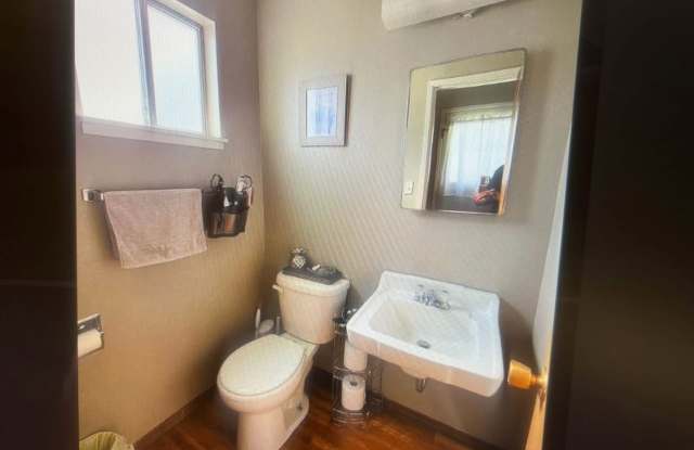 1103 Carriage Square Drive - 1103 Carriage Square Drive, Grandview, WA 98930