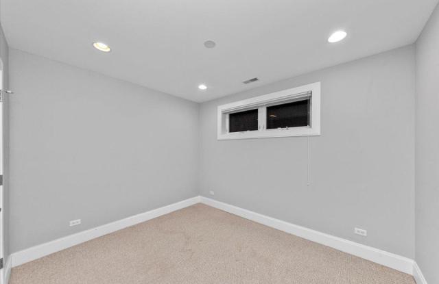 1838 W Erie St Gallery 3