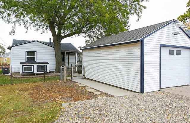 705 N Highland Ave - 705 North Highland Avenue, Sioux Falls, SD 57103