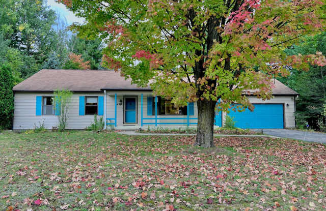 Cute, Comfy  Full of Charm! photos photos