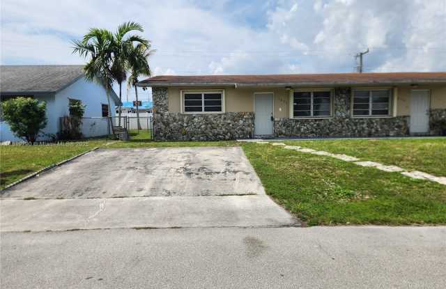 1806 SW 97th Ave photos photos