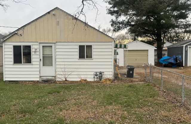 2 Bedroom / 2 Bathroom house in Peoria with Garage photos photos