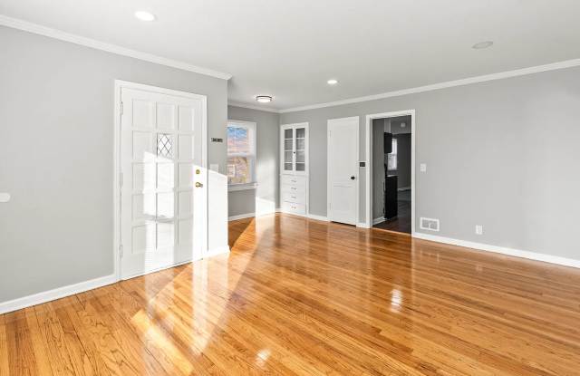 6352 Poppleton Ave. Gallery 4