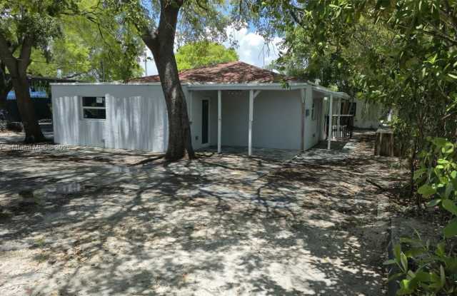 181 NW 44 St photos photos