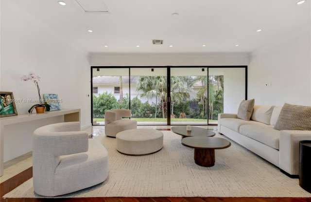 8118 Los Pinos Blvd photos photos