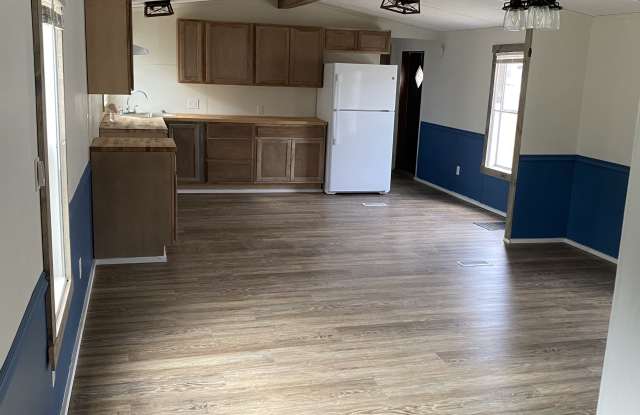 18 Illini East Gallery 1