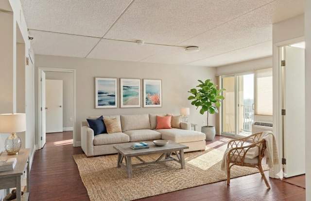 200 Cove Way Gallery 1