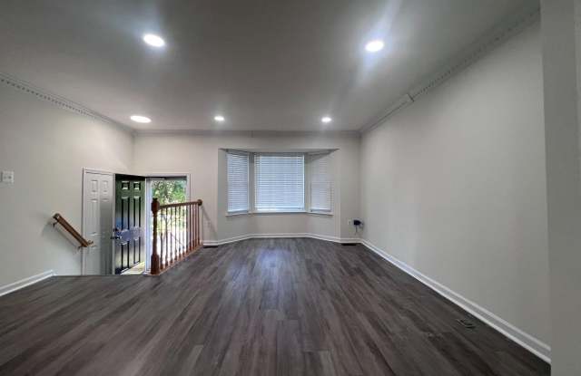 6716 SCOTT Terrace Gallery 2