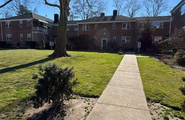 17 Dolphin Green - 17 Dolphin Green, Port Washington, NY 11050