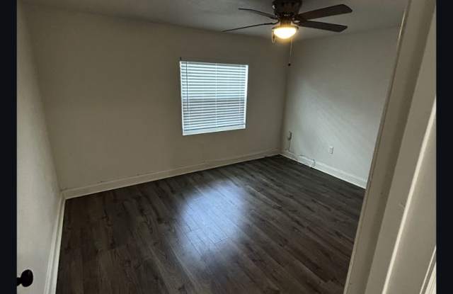 2 Bedroom, 1 Bathroom Home! photos photos