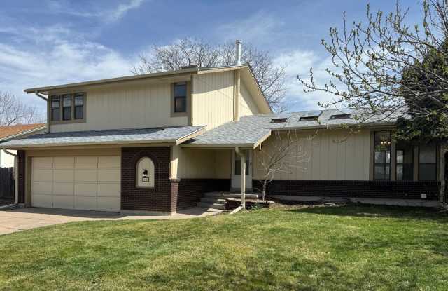 Beautiful 5 bedroom 2.5 bathroom home available NOW!!! photos photos